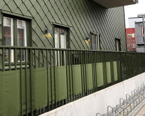 Jubilar II Negro lámpara de exterior De Westal - Aplique de pared con carcasa de aluminio y protección antideslumbrante microprismática.