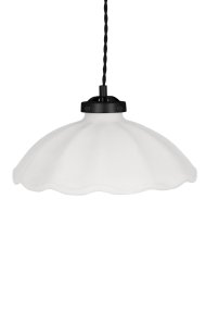 Alva Ø30 Blanco Lámpas de techo De Globen Lighting - La parte superior que encierra la cer&aacute;mica es de metal negro y se complementa con un cable textil trenzado de color negro de 120 cm de longitud y una caja de techo de pl&aacute;stico negro.