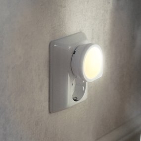 Luz nocturna Sensor LED Blanco lámpara infantil De Star Trading - Una práctica luz nocturna con una luz suave y agradable de 4 lúmenes.
