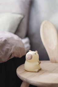 Capybara Blanco lámpara infantil De Star Trading - En el modo de luz de color, la l&aacute;mpara pasa autom&aacute;ticamente al modo de espera despu&eacute;s de 30 minutos.