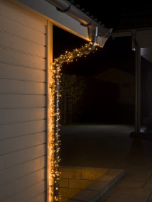 Guirnalda luminosa 100 LED ámbar 15m Verde De Konstsmide - Esta guirnalda de luces con 100 pequeños LED emite una luz cálida y acogedora con una temperatura de color de aproximadamente 2000 K.
