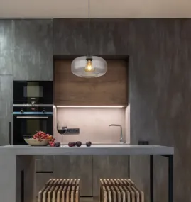 Giuseppe Ø28 Color humo Lámpas de techo De Globo Lighting - Lampan &auml;r tillverkad av svart metall och har en vackert formad r&ouml;kf&auml;rgad glassk&auml;rm.