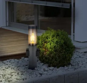 Boston 45cm Antracita balizas De Globo Lighting - Tillverkad i rostfritt st&aring;l med en r&ouml;kf&auml;rgad plastsk&auml;rm ger den ett mjukt och behagligt ljus.