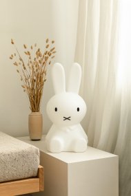 Miffy Star Light Blanco lámpara infantil De Mr Maria - María tiene seis niveles de brillo diferentes que se pueden atenuar de forma continua, así como un modo nocturno.