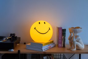 Smiley Star Light Amarillo lámpara infantil De Mr Maria - María tiene seis niveles de brillo diferentes que se pueden atenuar de forma continua, así como un modo nocturno.