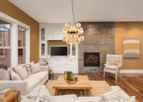 Udo Ø50 Ámbar Lámpas de techo De Globo Lighting - Lampans sk&auml;rm best&aring;r av vackra glasklot i en varm b&auml;rnstensf&auml;rg, vilket skapar en mjuk och inbjudande ljusst&auml;mning med ett bl&auml;ndfritt, harmoniskt sken.