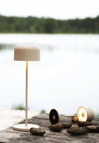 Lille 36cm Arena portátil De Konstsmide - La l&aacute;mpara est&aacute; equipada con un regulador t&aacute;ctil para que puedas ajustar el brillo y la temperatura del color desde luz amarilla c&aacute;lida hasta luz blanca c&aacute;lida.