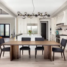 Riha 120cm Color humo Lámpas de techo De Globo Lighting - Lampan &auml;r av mattsvart metall och ger ditt hem en lyxig och inbjudande atmosf&auml;r.