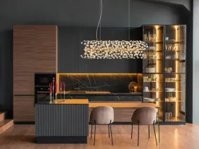 Katrina 90cm Oro De Globo Lighting - Katrina es una elegante lámpara de araña rectangular de cristal, hecha de metal dorado con brillantes cristales K9, que añade un toque sofisticado y lujoso a su hogar.