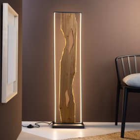 Chaumont Madera lámpara de pie De Brilliant - La lámpara está equipada con tecnología LED de bajo consumo y larga duración y un práctico interruptor de pie que permite encenderla y apagarla cómodamente con el pie.