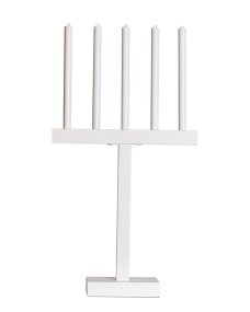 Glimmer Blanco mate De By Rydéns - Este elegante candelabro de metal mide 74,5 cm de alto y 40,5 cm de largo, lo que lo convierte en un atractivo elemento en su hogar esta Navidad.