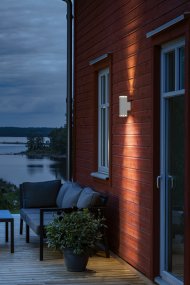 Pollux Blanco lámpara de exterior De Konstsmide - Cree una solución de iluminación elegante y moderna en su fachada con este aplique de pared blanco que brilla tanto hacia arriba como hacia abajo.