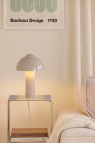 Buddy 36cm Arena De Globen Lighting - Col&oacute;cala en una mesa auxiliar del sal&oacute;n, junto a la ventana de la cocina o en una mesita de noche.