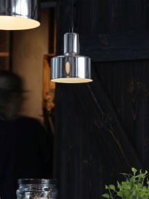 Solo Ø13 Cromo lámpara de ventana De PR Home - Su acabado cromado brillante le confiere un aspecto exclusivo, convirti&eacute;ndola en un elemento decorativo con estilo para ventanas u otros espacios peque&ntilde;os.