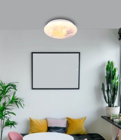 Gaia Ø26 Multicolor lámpara infantil De Globo Lighting - Gaia &auml;r en unik plafond med en detaljerad v&auml;rld och molnmotiv p&aring; sk&auml;rmen.
