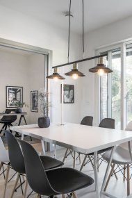 Disc 96cm Negro Lámpas de techo De Globen Lighting - La lámpara está equipada con dos cables textiles de 120 cm de largo y un portalámparas de metal negro.