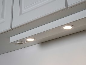 Emma 58cm Blanco De Llitt - RA >90, &aacute;ngulo de haz de 70&deg;, grado de protecci&oacute;n IP 21, montaje en superficie, controlador incluido.