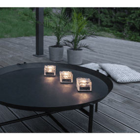 Icecube Pack De 3 Transparente lámpara solar De Star Trading - Hechos de pl&aacute;stico con una textura que imita el hielo, creando un efecto de iluminaci&oacute;n efectivo y &uacute;nico.