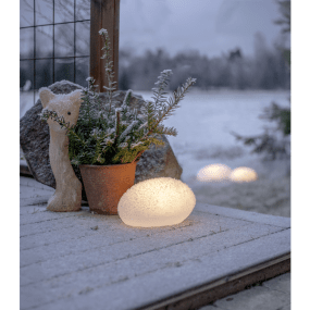 Globy 13cm Blanco lámpara solar De Star Trading - Brilla con una c&aacute;lida luz blanca en la oscuridad, creando un ambiente acogedor.