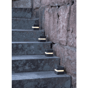 Stonecube Pack De 2 Gris lámpara solar De Star Trading - Fabricadas en poliresina con una superficie marr&oacute;n gris&aacute;cea oscura que imita a la perfecci&oacute;n la piedra.