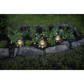 Lilly Pack De 3 Oro lámpara solar De Star Trading - La distancia entre cada flor es de 65 cm, y la longitud total de la guirnalda es de aproximadamente 130 cm.