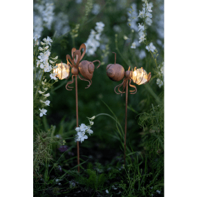 Oxida Pack De 2 Óxido lámpara solar De Star Trading - Estas varitas decorativas oxidadas, un juego de dos de metal color &oacute;xido con forma de hormiga y mosca, a&ntilde;aden un toque encantador y divertido a cualquier habitaci&oacute;n.