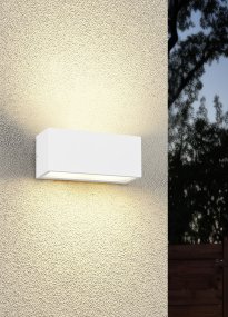 Mayenne 25cm Blanco lámpara de exterior De Trio Lighting - Mayenne es una elegante lámpara de fachada realizada en aluminio fundido lacado en blanco con una expresión minimalista.