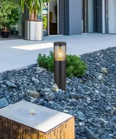 Xeloo 50cm Negro balizas De Globo Lighting - Tillverkad i rostfritt st&aring;l med en r&ouml;kf&auml;rgad plastsk&auml;rm ger den ett mjukt och behagligt ljus.