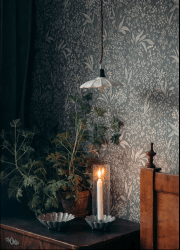 Gustav Ø20 Blanco lámpara de ventana De Strömshaga - Una elegante l&aacute;mpara de techo, peque&ntilde;a y delgada, que encaja perfectamente encima de una mesa de cocina, en una ventana o en un dormitorio.