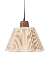 Siv Ø30 Blanquecino Lámpas de techo De PR Home - La pantalla tiene un anillo de fijación superior y viene con una suspensión de techo con un portalámparas de madera de mango.