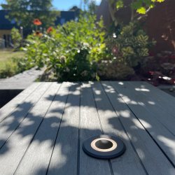 Lynx Gris oscuro De Lightson - Lynx es una lámpara de techo que proporciona un efecto exclusivo en terrazas y largos caminos.