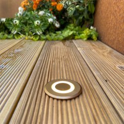 Lynx Bronce De Lightson - &nbsp;Tap&oacute;n de jard&iacute;n y Juego de LightsOn Un sistema de 12 voltios flexible y asequible para tu jard&iacute;n que puedes instalar t&uacute; mismo f&aacute;cilmente y ampliar posteriormente hasta 50 metros si es necesario.