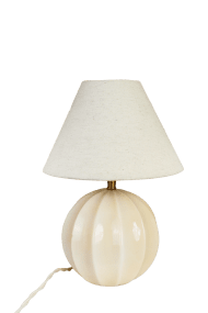 Marit 24cm Beige base de lámpara De Strömshaga - Marit es una elegante base de l&aacute;mpara de cristal beige con una forma ligeramente redondeada y detalles decorativos que le confieren un aspecto cl&aacute;sico.