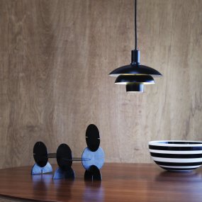Morph Ø30 Negro Lámpas de techo De Dyberg Larsen - Morph viene con un cable de tela negro de 3 metros, que ofrece flexibilidad de ubicación y agrega un toque elegante a su hogar.