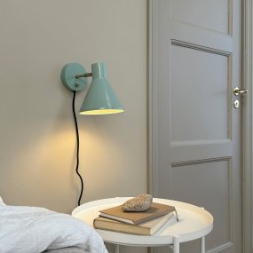 Sleep Menta brillante lámpara de lectura De Dyberg Larsen - La pantalla m&oacute;vil de la l&aacute;mpara le permite ajustar la luz seg&uacute;n sea necesario y el interruptor de encendido en la placa de pared permite una f&aacute;cil operaci&oacute;n.
