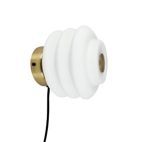 Diva Ø18 Blanco lámpara de pared De Dyberg Larsen - Fabricada en vidrio opalino soplado y con un tamaño compacto de 15 cm de alto y 16 cm de diámetro, Diva es un elegante complemento para cualquier estancia.