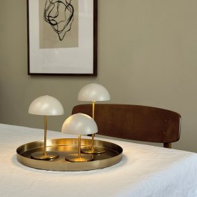 Along set 20cm Beige portátil De Dyberg Larsen - Las l&aacute;mparas inal&aacute;mbricas est&aacute;n hechas de lat&oacute;n con pantallas met&aacute;licas de colores y tienen tres niveles de luz antideslumbrantes que proporcionan una luz suave y agradable.