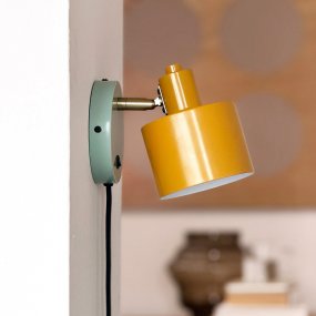 Ocean 16cm Multicolor De Dyberg Larsen - El interruptor de encendido se encuentra convenientemente ubicado en el soporte de pared para facilitar su uso.