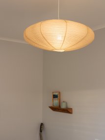 Yuni Pantalla Excl. Colgante Ø58 Beige Lámpas de techo De PR Home - Yuni es una pantalla decorativa de color beige, hecha de papel de arroz, que emite una luz suave y agradable.