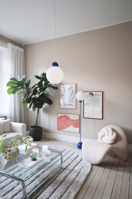 Ripley Ø25 Azul Lámpas de techo De Globen Lighting - Ripley cuenta con un cable textil de 120 cm de largo y un portal&aacute;mparas met&aacute;lico a juego.