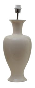 Mindy 50cm Beige base de lámpara De Hallbergs - Denna eleganta lampfot i keramik har en mjuk, klassisk form och en blank kr&auml;mbeige finish som ger ett varmt och stilrent uttryck.