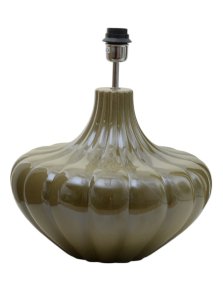 Harmony 40cm Olivgrön base de lámpara De Hallbergs - Harmony lampfot &auml;r en dekorativ lampfot i keramik med en mjuk, rundad form och vackert r&auml;fflad struktur.