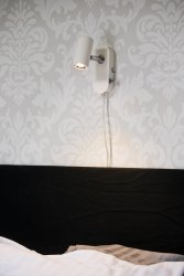 Gusto Blanco lámpara de lectura De Aneta Lighting - Gusto cuenta con una fuente de luz LED de 5 W de color blanco cálido y ofrece la friolera de 400 lúmenes.