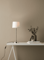 Liam 60cm Plata/Blanco lámpara de mesa De PR Home - La pantalla mide 20 cm de ancho y 15,5 cm de alto y tiene un casquillo de anillo E27.