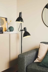 Baltimore 2 Negro lámpara de pie De Halo Design - Baltimore es una lámpara de pie moderna de diseño retro realizada en metal pintado.