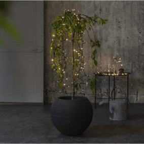 Guirnalda De Luces Akku 5m Negro De Star Trading - La separaci&oacute;n de 7 cm entre los LED garantiza una distribuci&oacute;n uniforme de la luz y un brillo c&aacute;lido y suave en el jard&iacute;n, el balc&oacute;n o el interior.