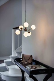 Atom 45cm Negro/ópalo Lámpas de techo De Halo Design - Las cúpulas de cristal opalino casi flotantes garantizan una agradable distribución de la luz en la habitación.