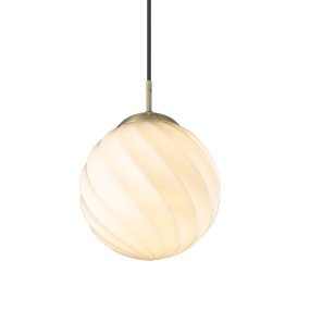 Twist Ø25 Latón antiguo Lámpas de techo De Halo Design - Llame la atención con la lámpara colgante Twist: un clásico moderno con una elegante pantalla de vidrio retorcido que difunde una luz suave y acogedora.
