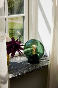 Bubbles 20cm Verde De Halo Design - El vidrio verde en combinación con los detalles de metal negro mate añade elegancia y, cuando está encendido, garantiza una hermosa distribución de la luz en la habitación.