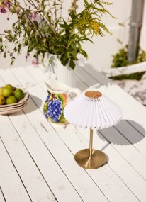 Paris 28cm Antigüedad portátil De Halo Design - Es regulable y se adapta a diferentes necesidades y estados de ánimo, lo que lo convierte en un detalle de diseño interior práctico y elegante.